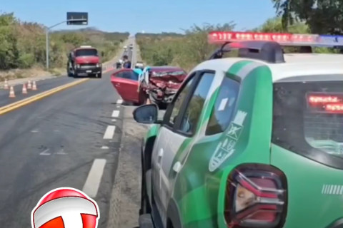 Acidente com colisão frontal deixa vítima fatal na BR-020, em Parambu
