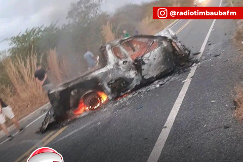 Grave acidente na CE-265 em Nova Russas deixa veículo em chamas e há relato de vítima fatal