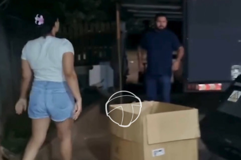 Homem vai buscar móveis após separação e ex reage destruindo objetos