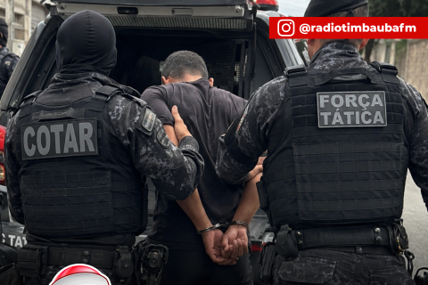 Operação em Nova Russas termina com prisão e apreensão de drogas, arma e simulacro de AK-47