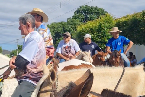 19ª Cavalgada da Fé reúne vaqueiros e celebra tradição em Nova Russas