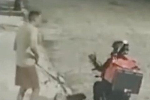 Câmera registra momento em que entregador é agredido e baleado no Papicu