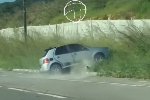 Discussão no trânsito termina em capotamento e deixa feridos na BR-101 em João Pessoa