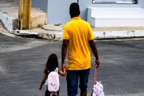 “Independente do passado do pai, a criança não merece carregar o peso da violência”