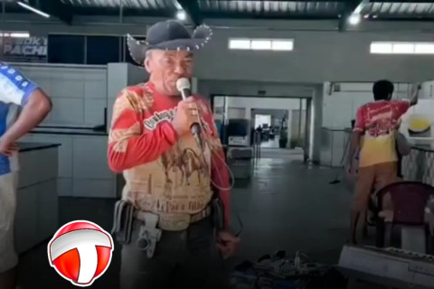 Vaqueiro é agredido durante apresentação em mercado no Piauí após verso chamar atenção