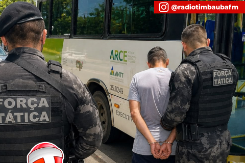 Força Tática intercepta ônibus e prende homem procurado pela Justiça em Nova Russas